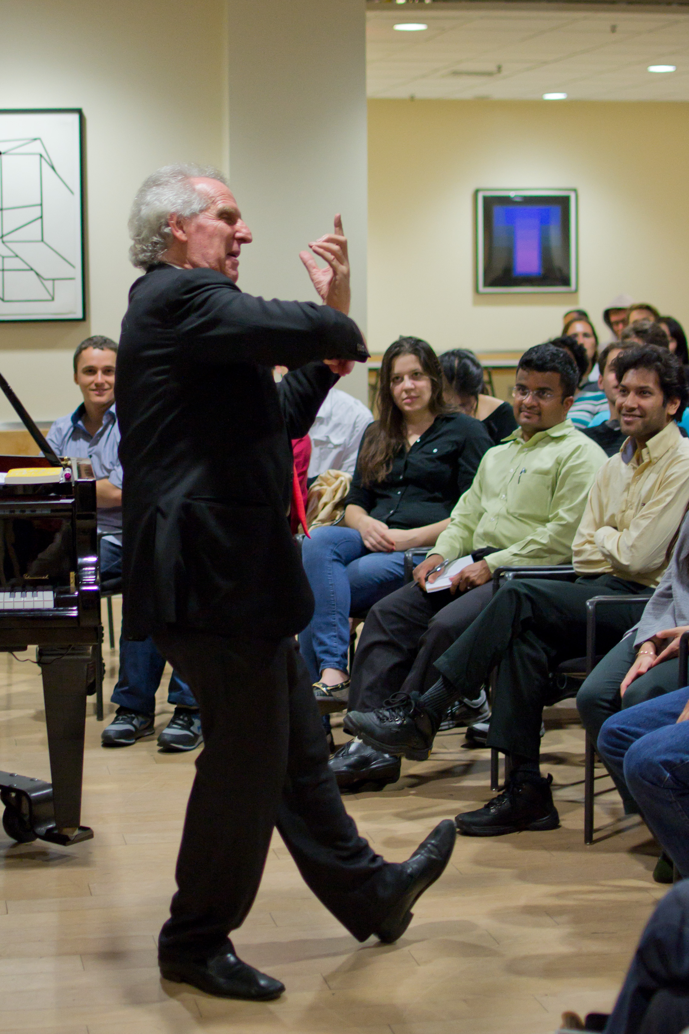 Maestro Benjamin Zander speaks at the Sidney Pacific. Distinguished Lecture Series.  Courtesy of Carrie Cai.  